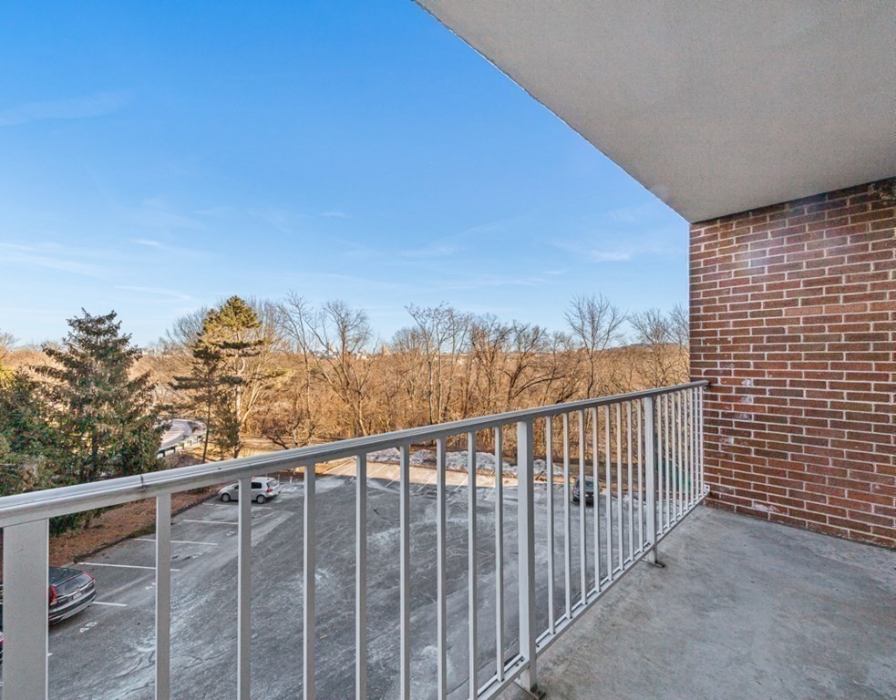 151 Coolidge Ave # 303