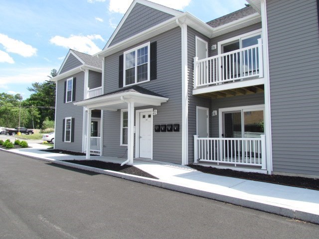1093 Main St # 3