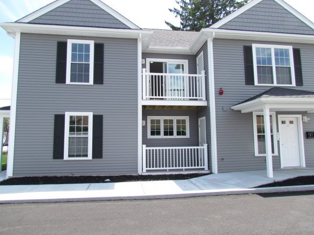 1093 Main St # 3