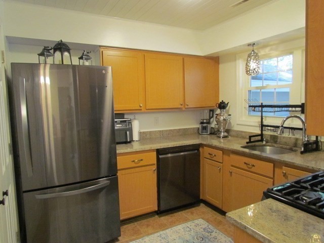 203 Edgebrook Dr # 203