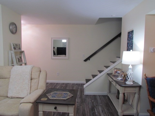 203 Edgebrook Dr # 203