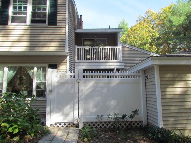 203 Edgebrook Dr # 203