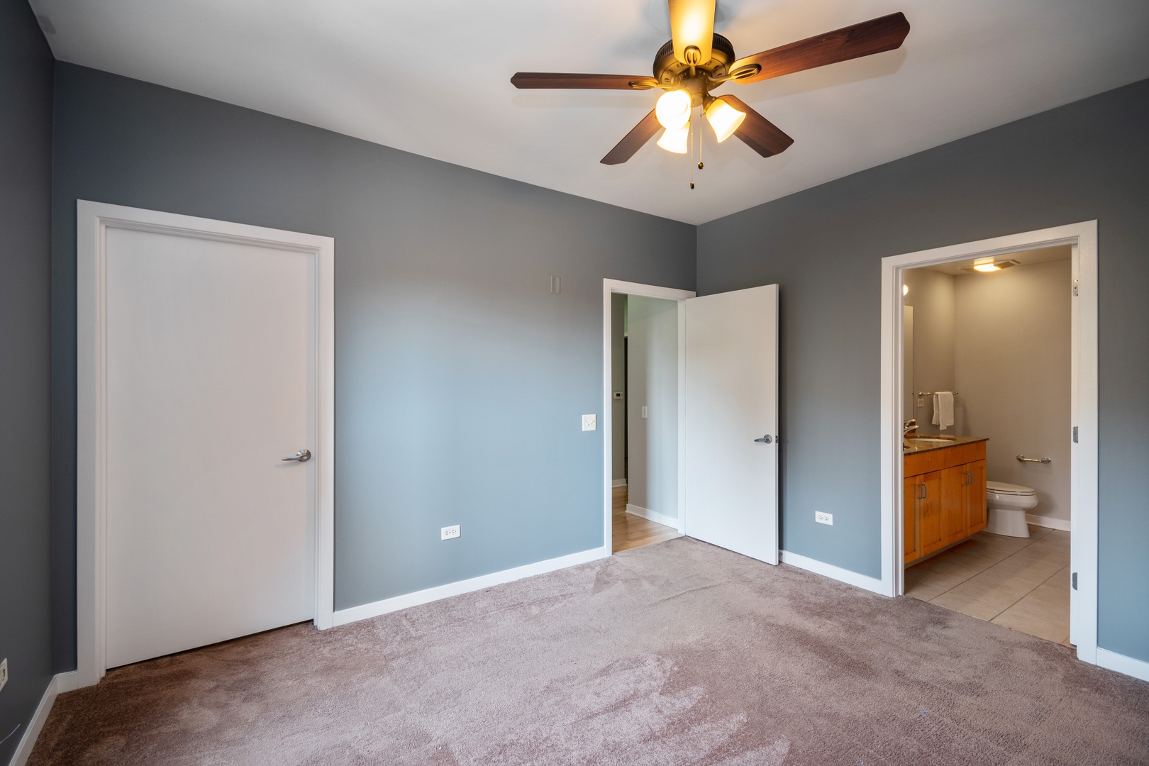 1075 W Roosevelt Road Unit: 209