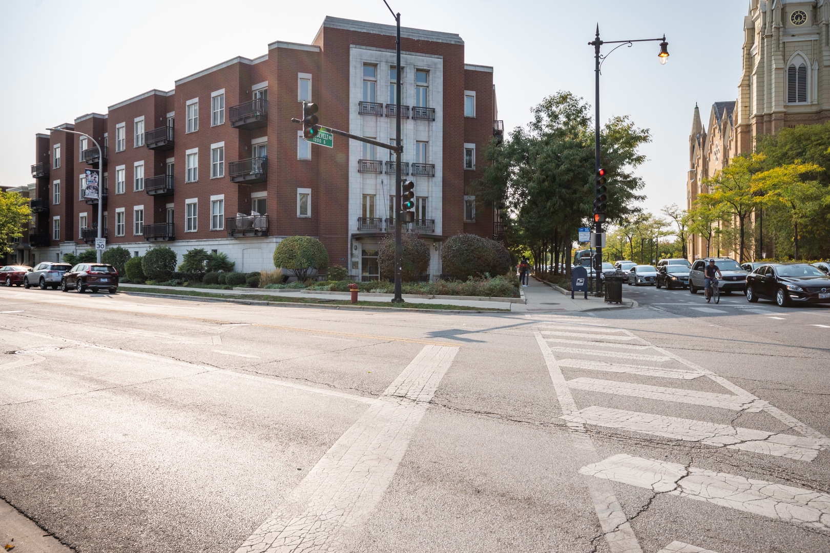 1075 W Roosevelt Road Unit: 209