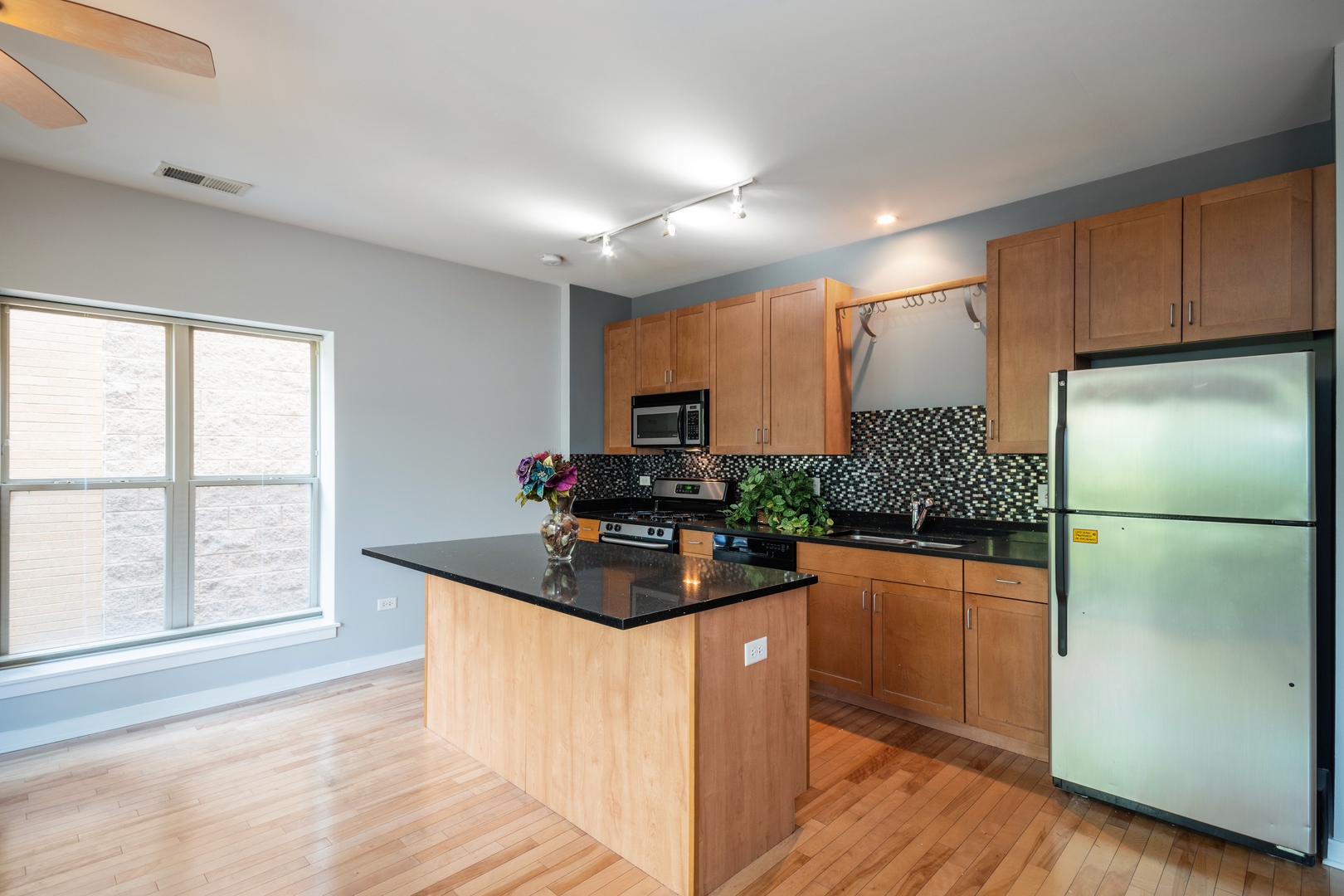 1075 W Roosevelt Road Unit: 209