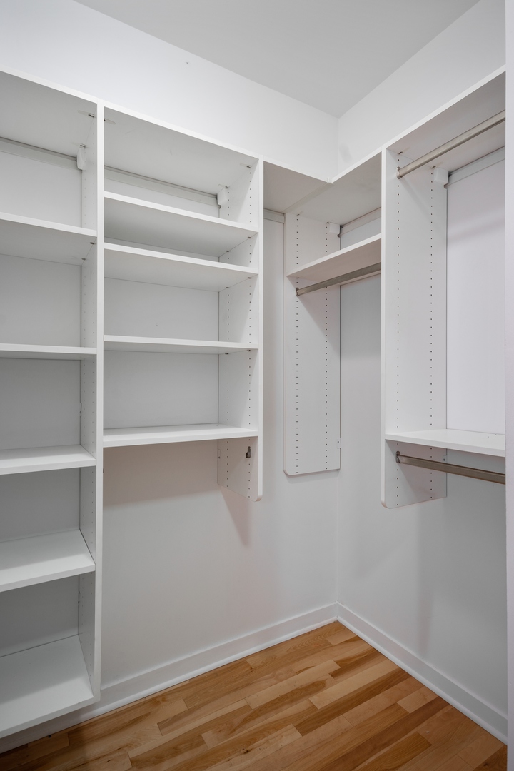 1075 W Roosevelt Road Unit: 209