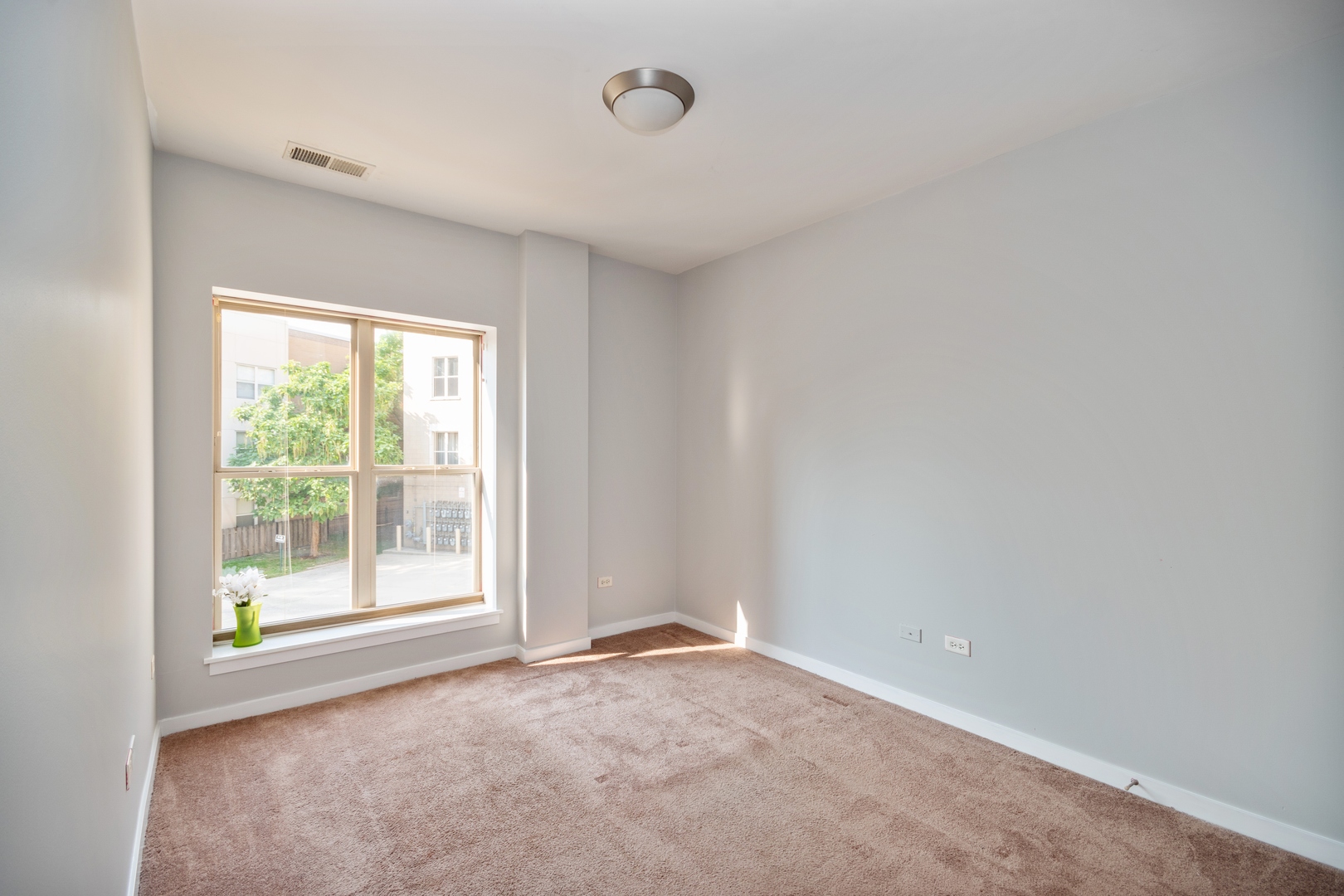 1075 W Roosevelt Road Unit: 209