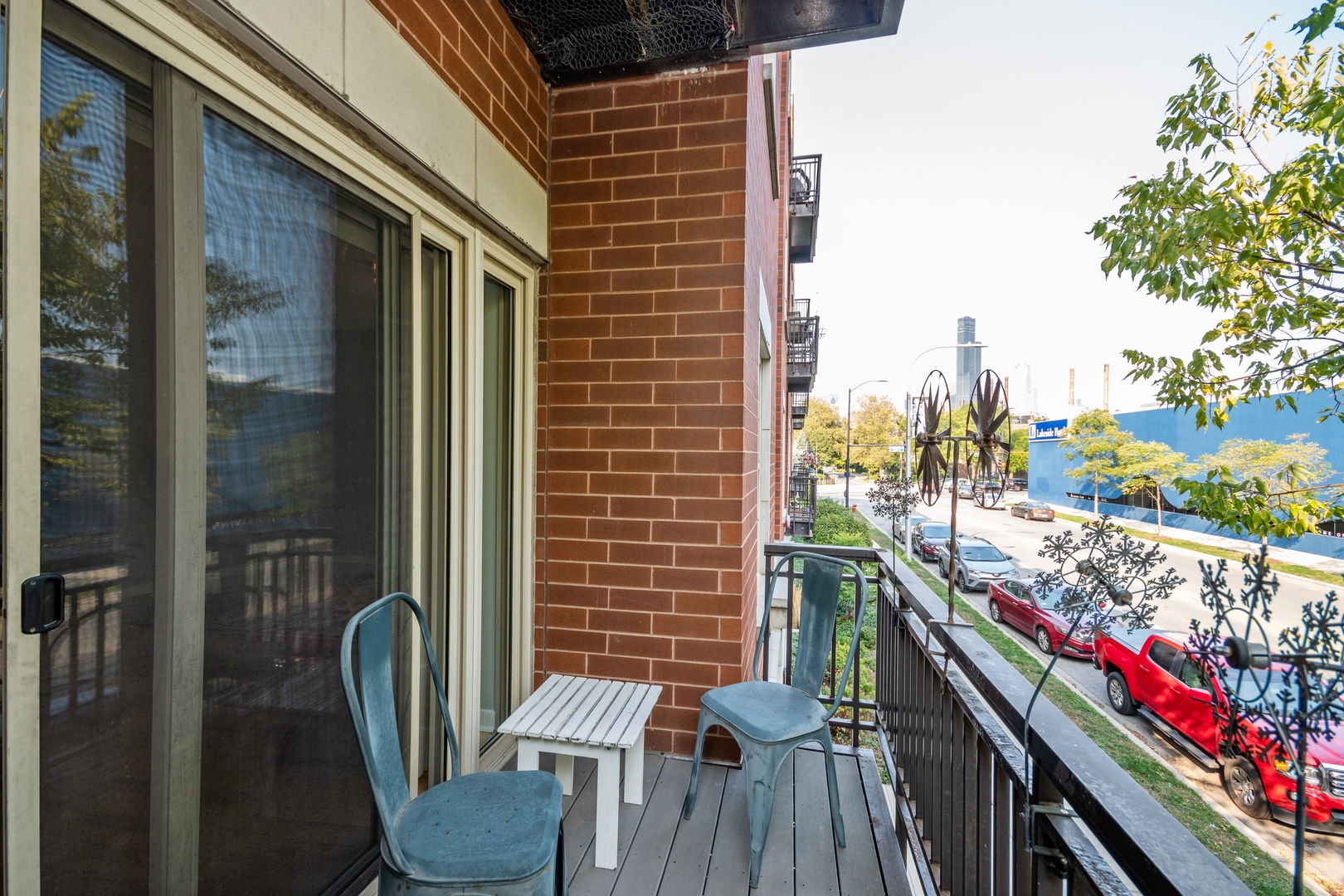 1075 W Roosevelt Road Unit: 209