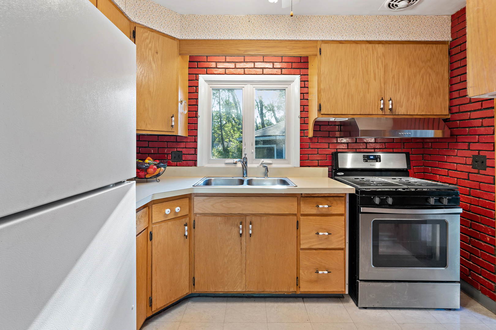 941 S Stewart Avenue