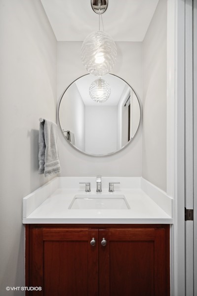 1919 S MICHIGAN Avenue Unit: 201