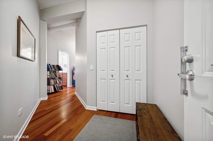 1919 S MICHIGAN Avenue Unit: 201