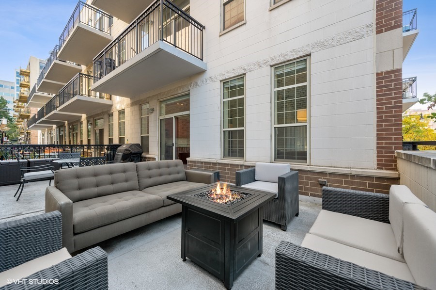 1919 S MICHIGAN Avenue Unit: 201