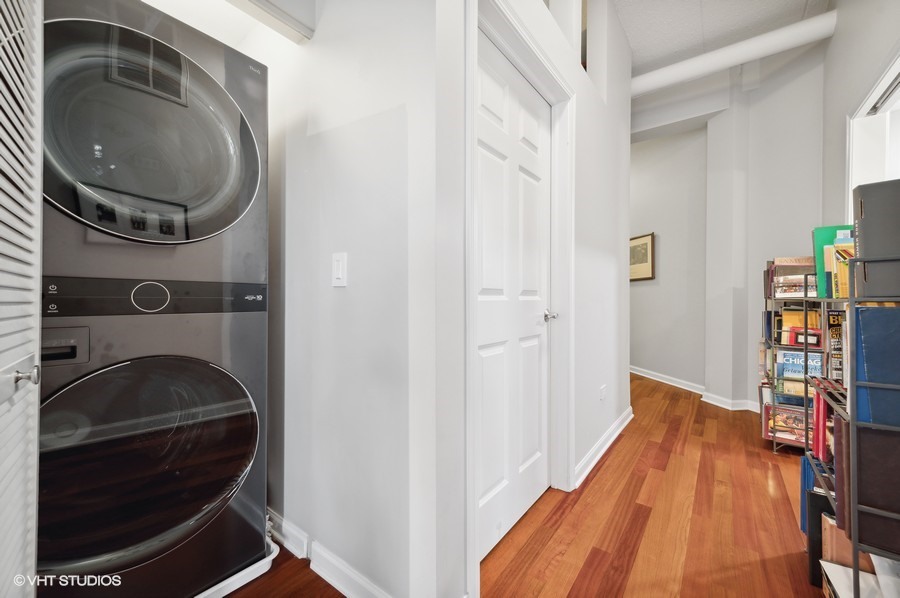 1919 S MICHIGAN Avenue Unit: 201