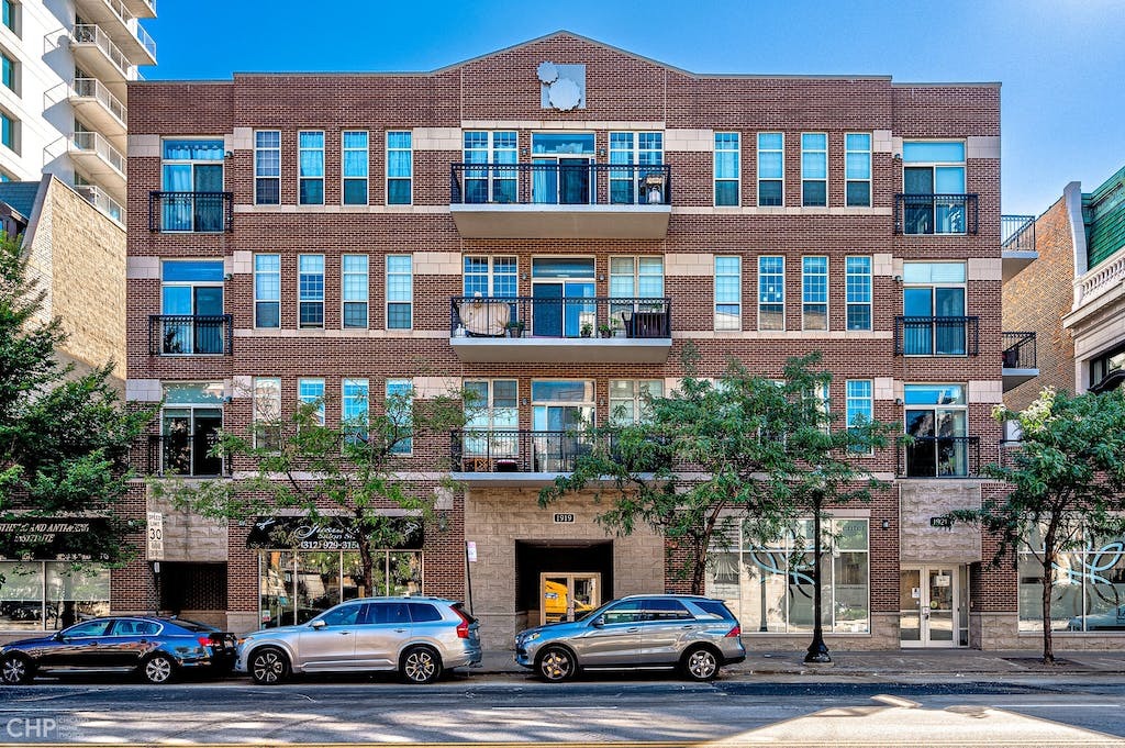 1919 S MICHIGAN Avenue Unit: 201