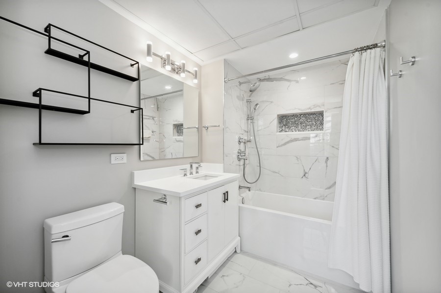 1919 S MICHIGAN Avenue Unit: 201