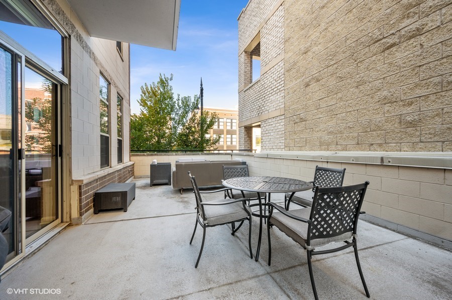 1919 S MICHIGAN Avenue Unit: 201