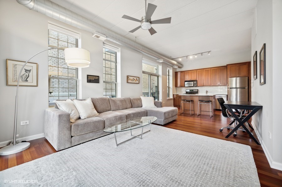 1919 S MICHIGAN Avenue Unit: 201