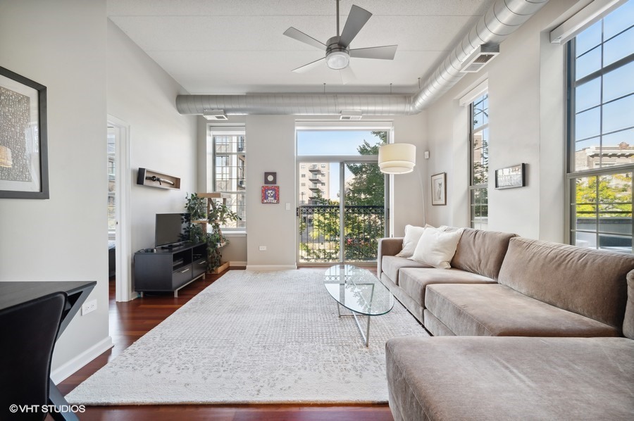 1919 S MICHIGAN Avenue Unit: 201