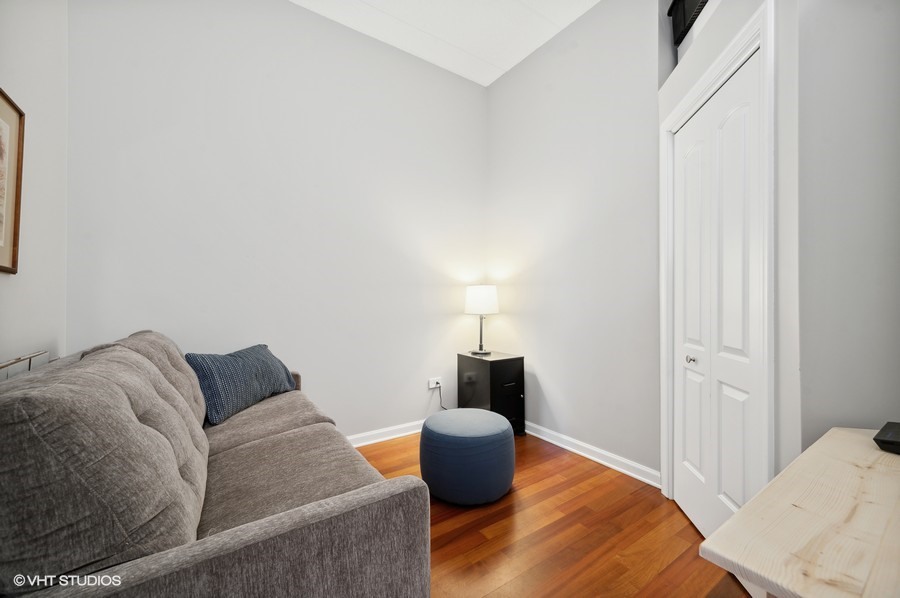 1919 S MICHIGAN Avenue Unit: 201