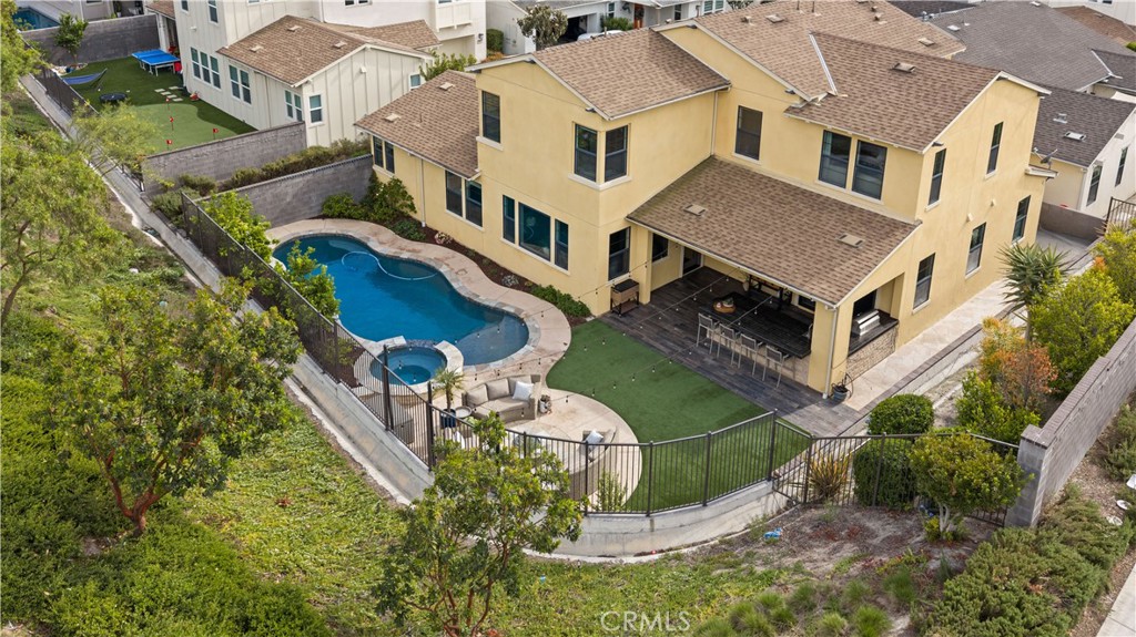 8 Alienta Lane