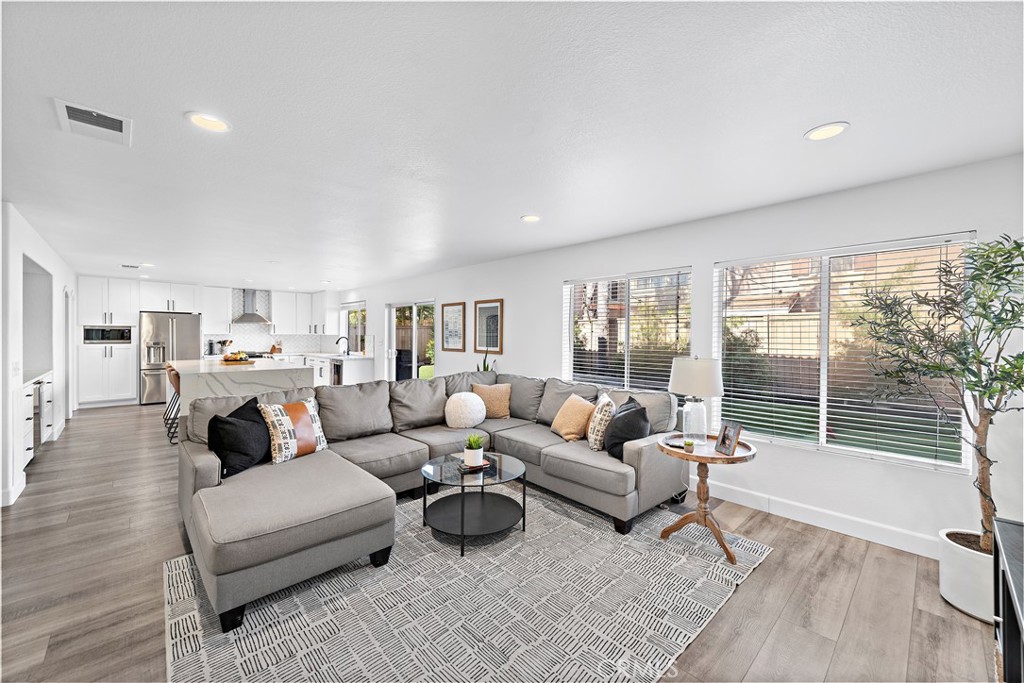 4314 Silver Spring Way