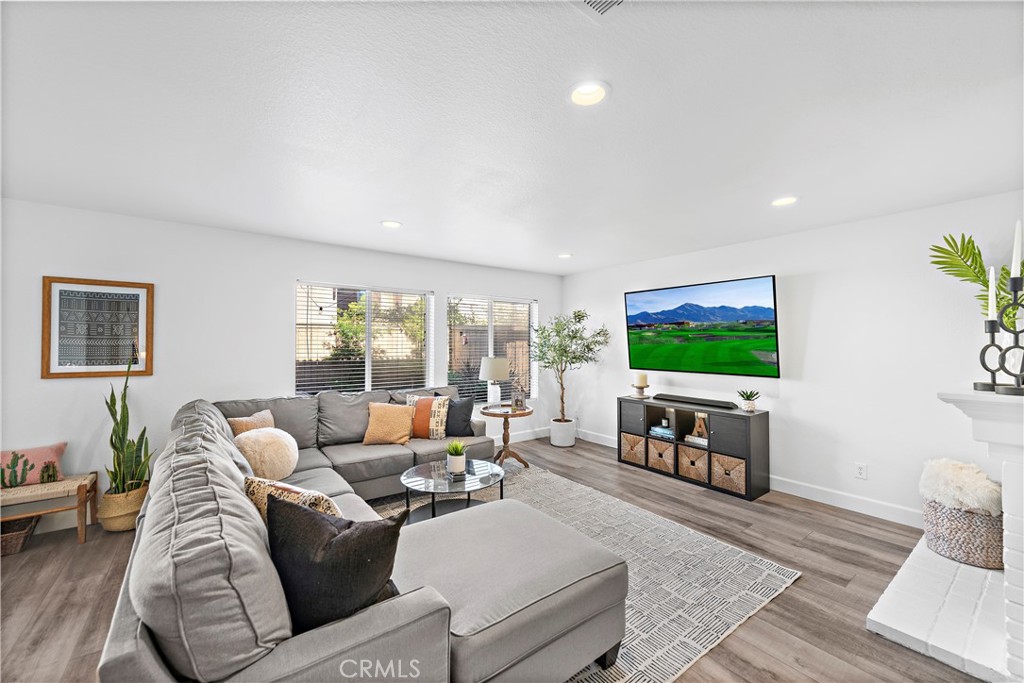 4314 Silver Spring Way