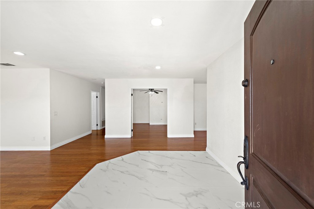 2834 S Augusta Avenue