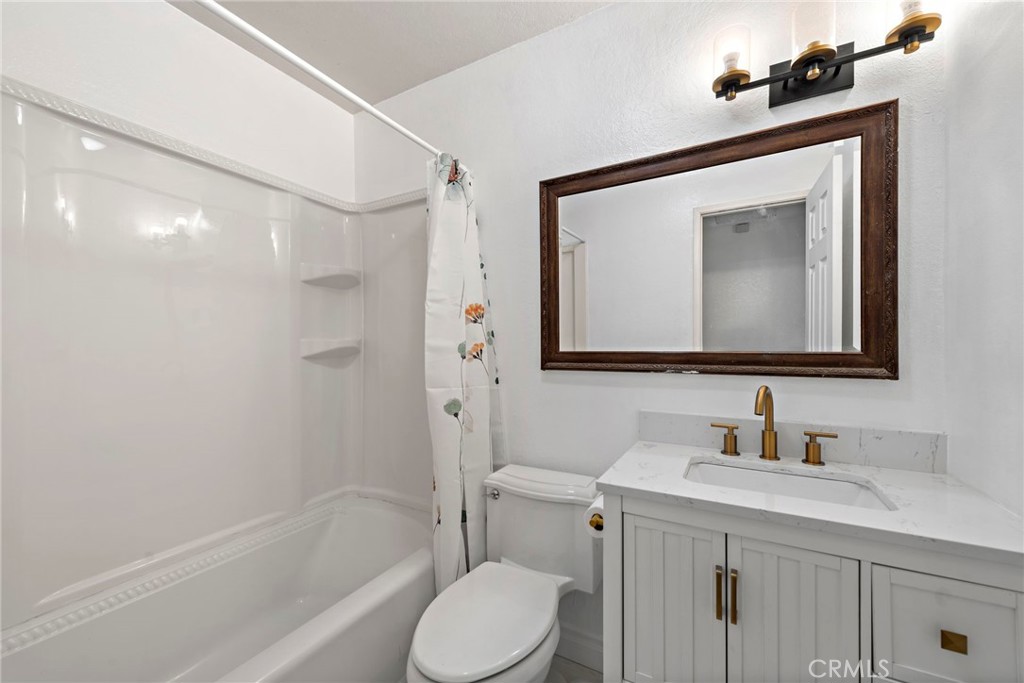 2834 S Augusta Avenue