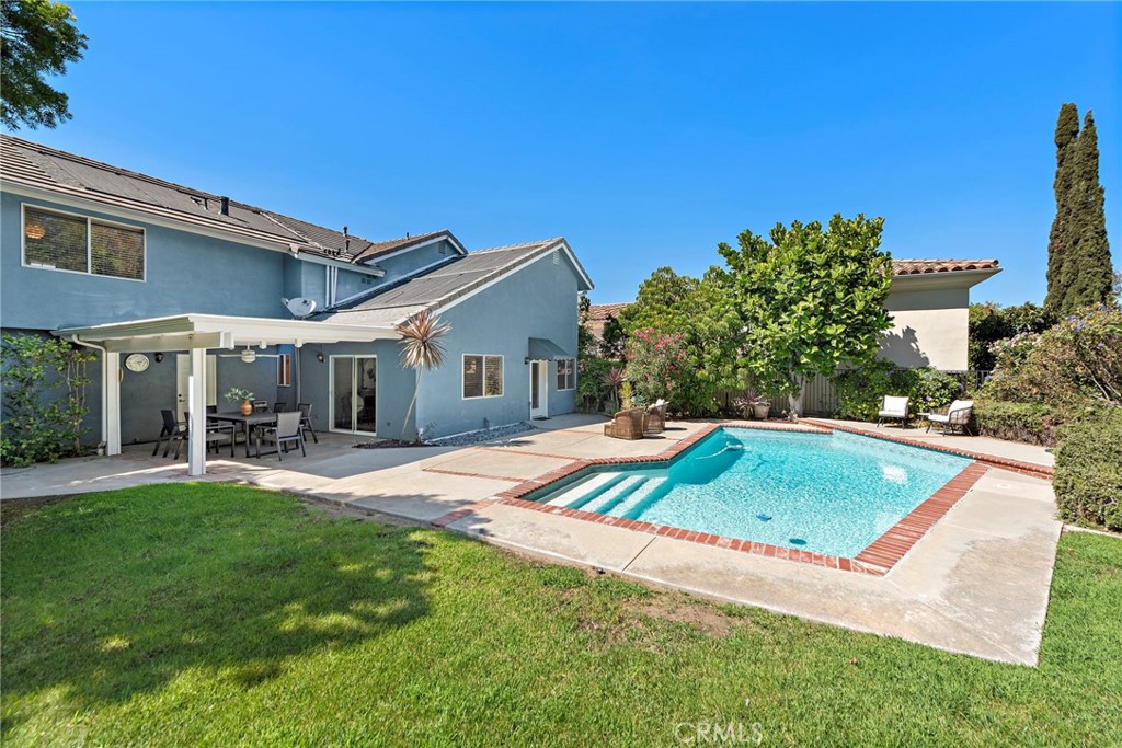 2815 N Kingsgate Drive