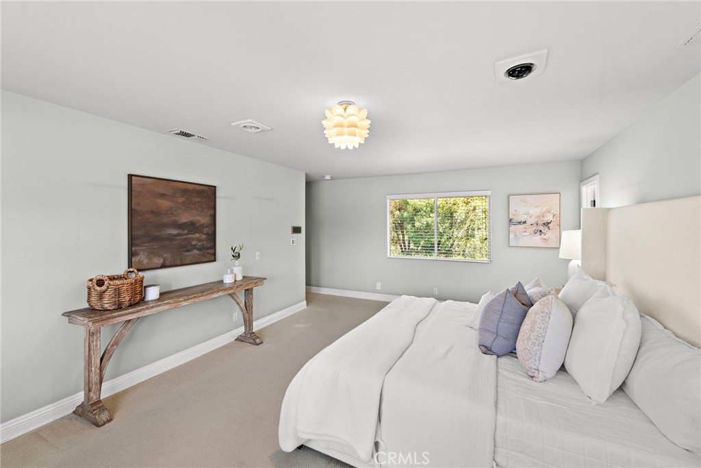 2815 N Kingsgate Drive