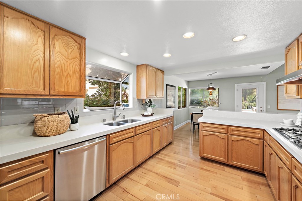 2815 N Kingsgate Drive