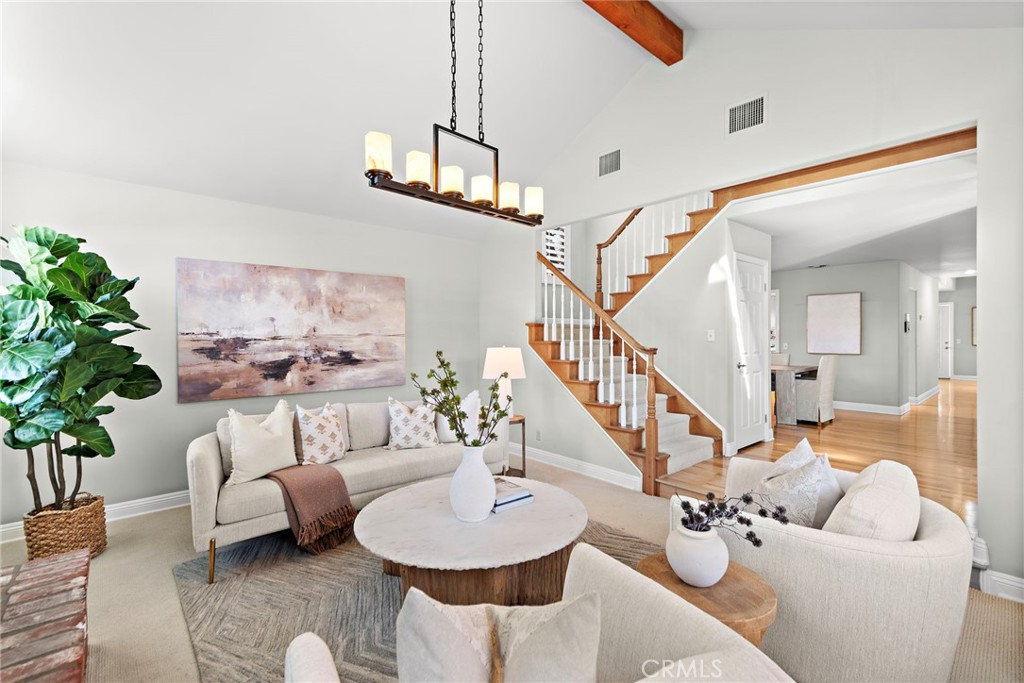 2815 N Kingsgate Drive