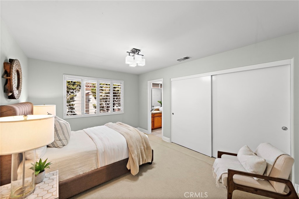 2815 N Kingsgate Drive