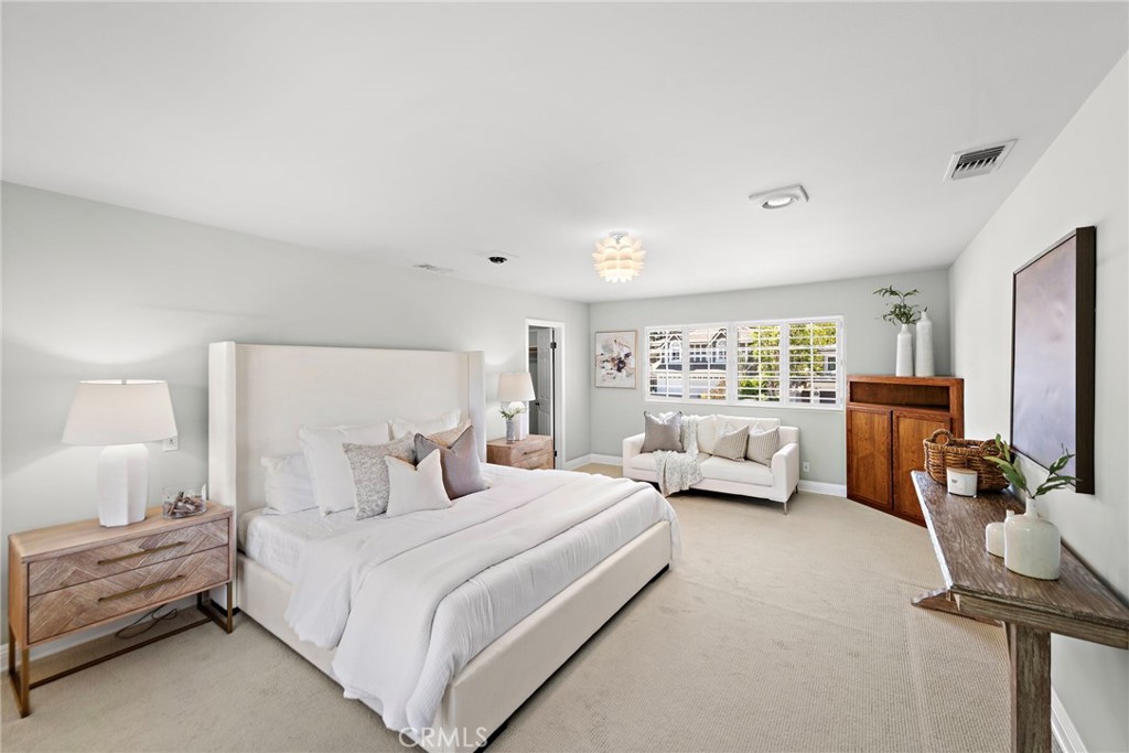 2815 N Kingsgate Drive