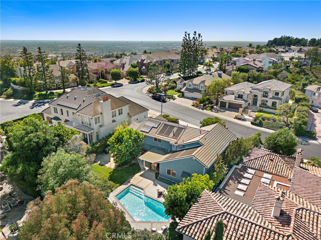 2815 N Kingsgate Drive