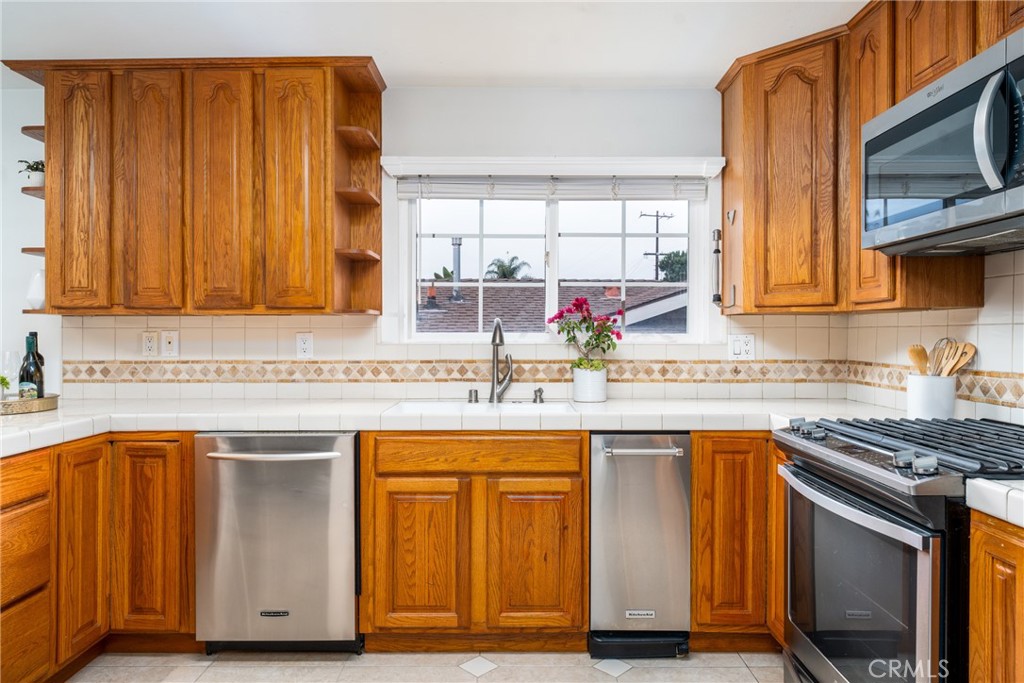 4 West Avenida Junipero