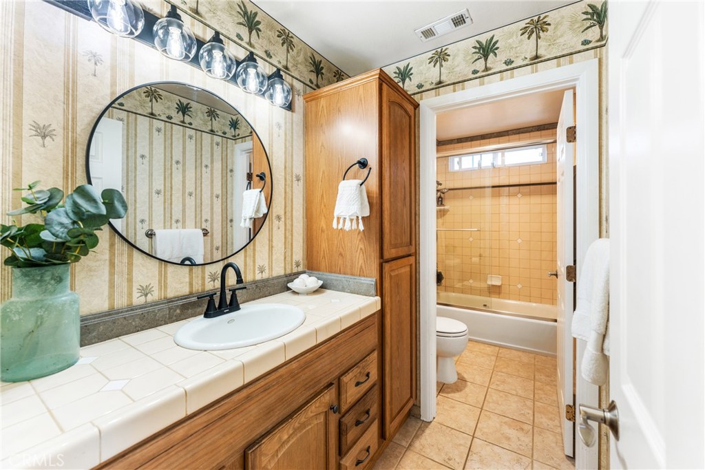 4 West Avenida Junipero