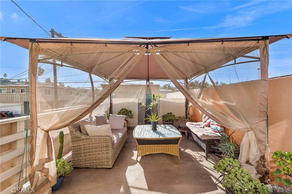 1604 N El Camino Real