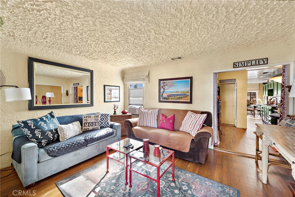 1604 N El Camino Real