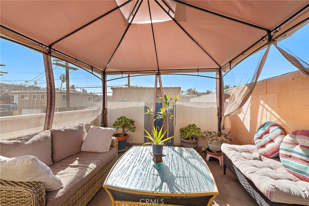 1604 N El Camino Real