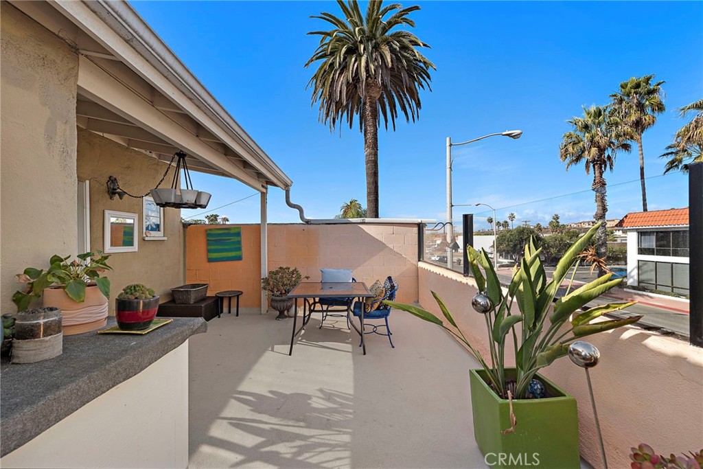 1604 N El Camino Real