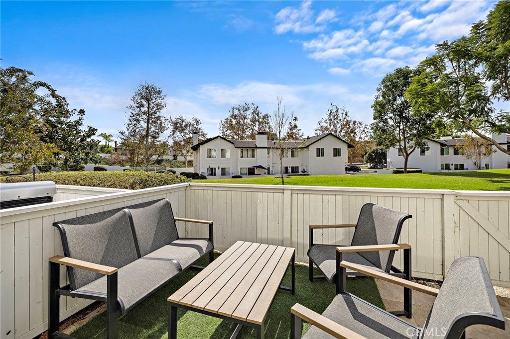 25616 Paseo La Cresta