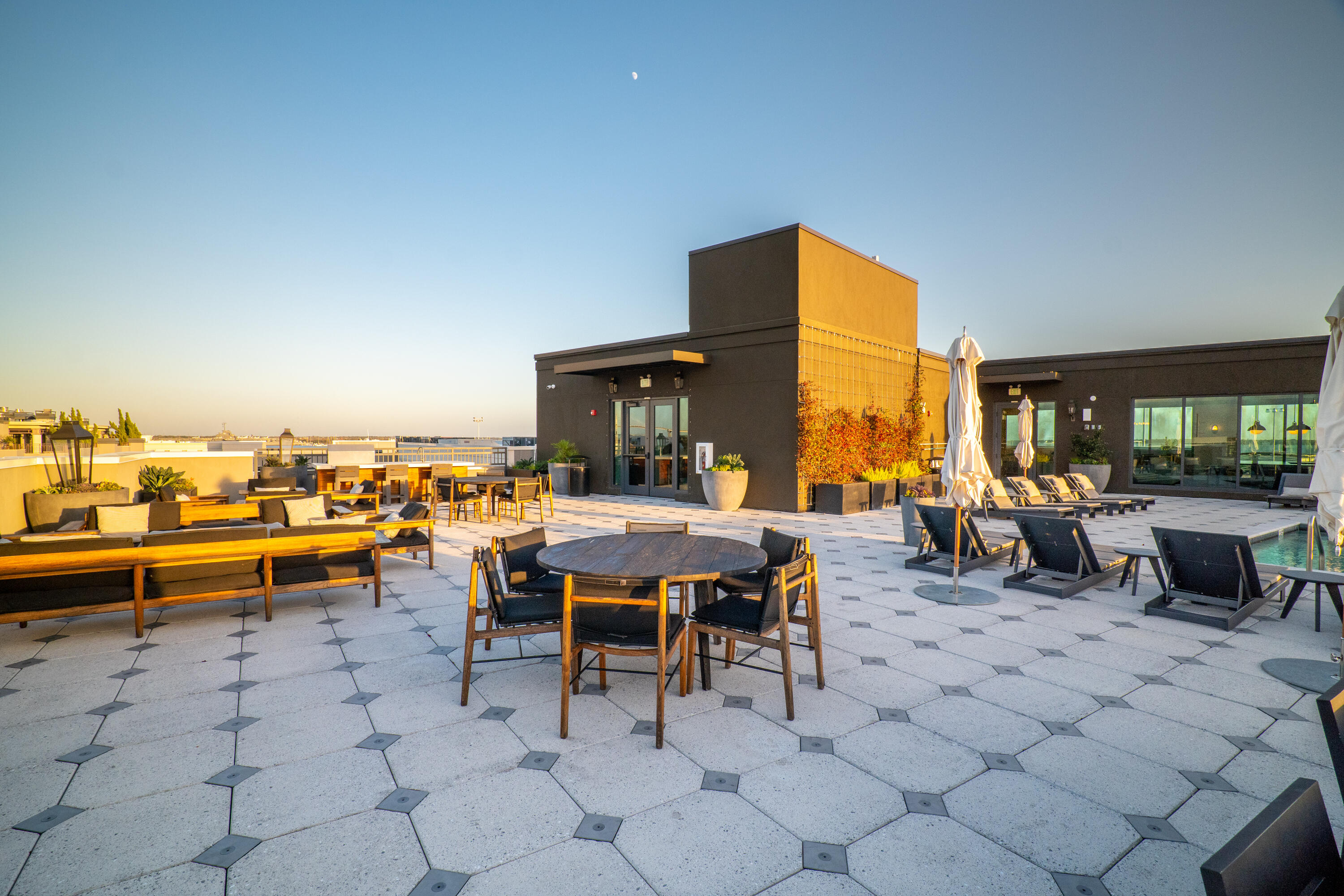 5 Gadsdenboro Street # 409