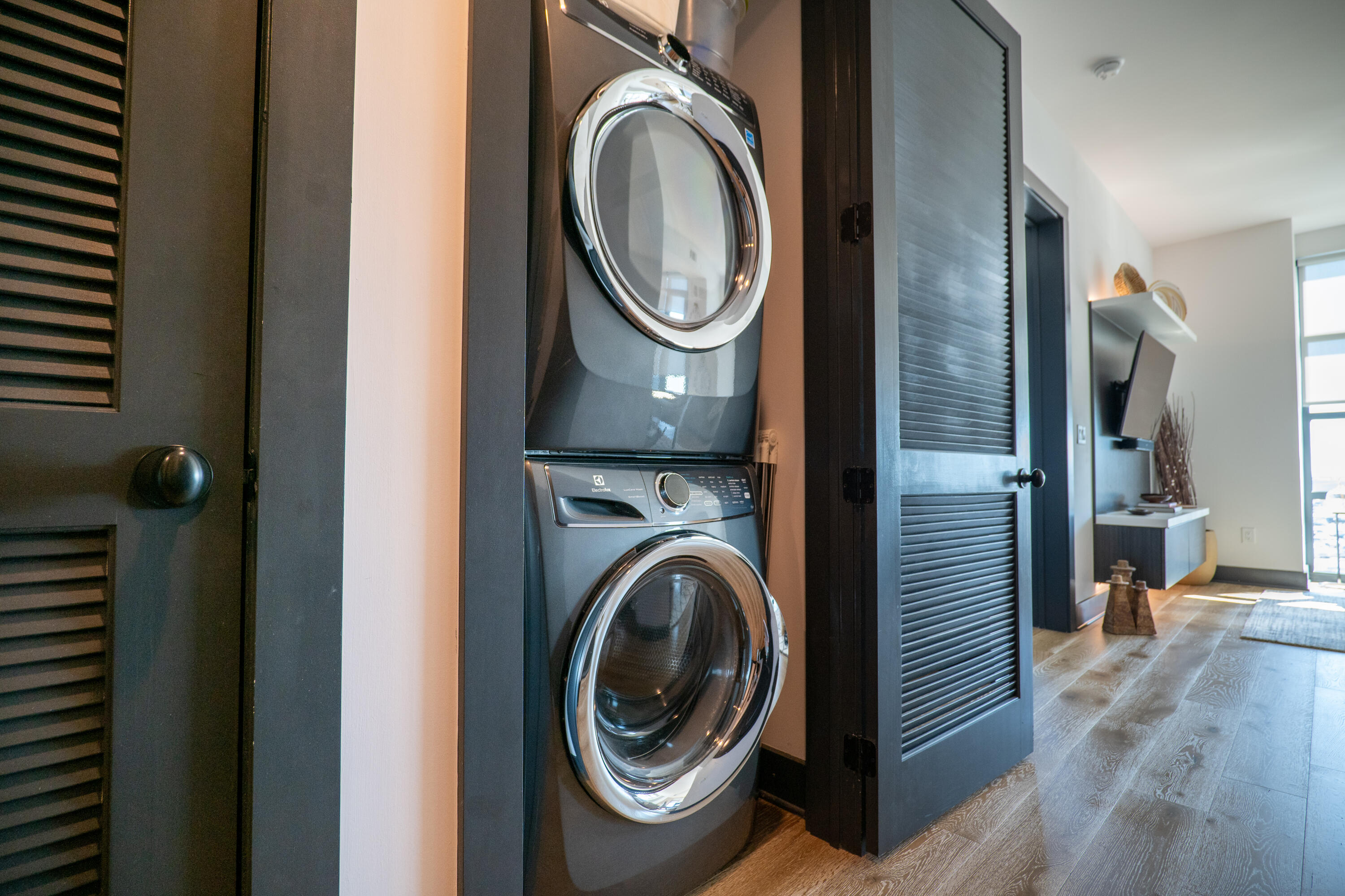 5 Gadsdenboro Street # 409