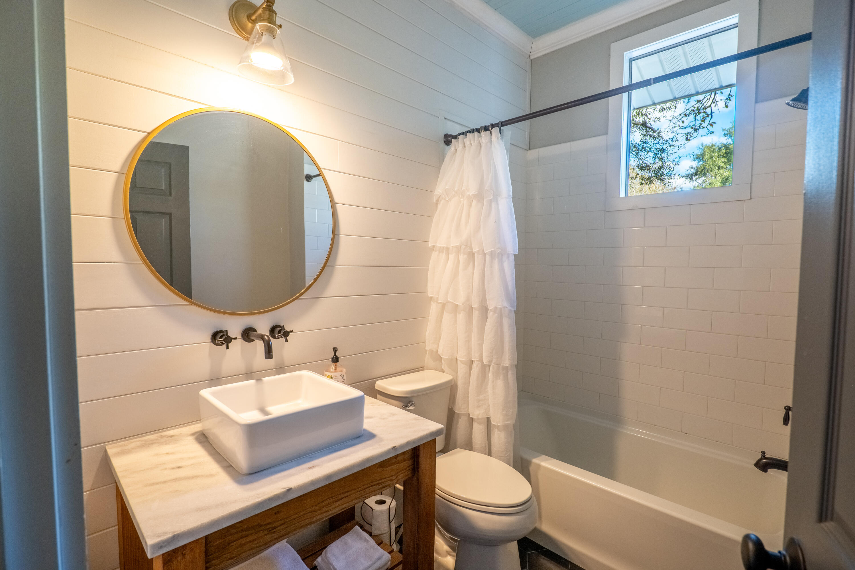 1079 Glenshaw Street