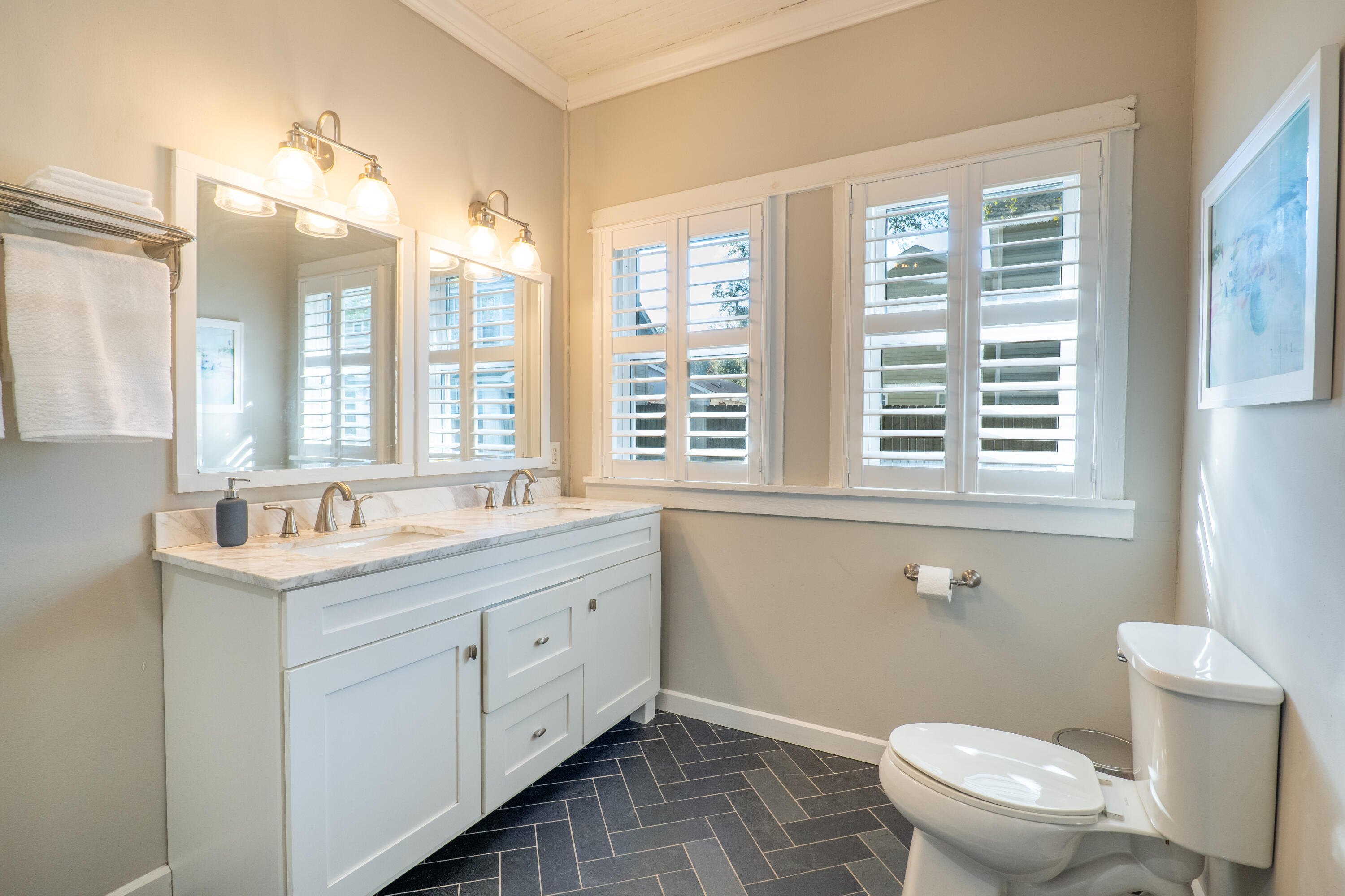 1079 Glenshaw Street