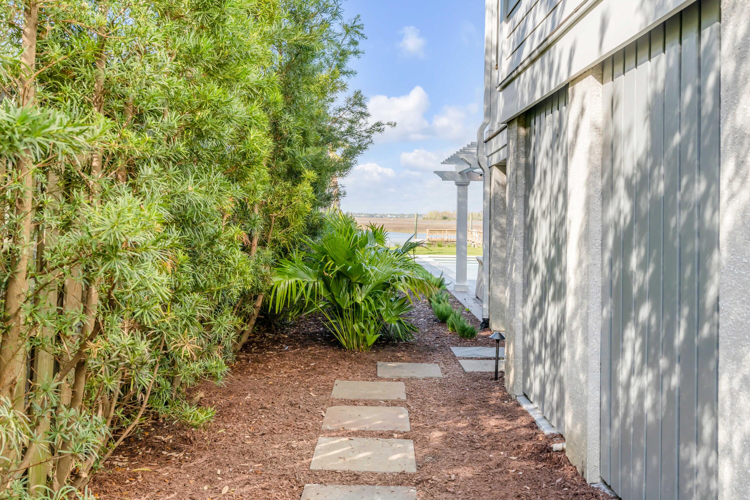 1420 Thompson Avenue