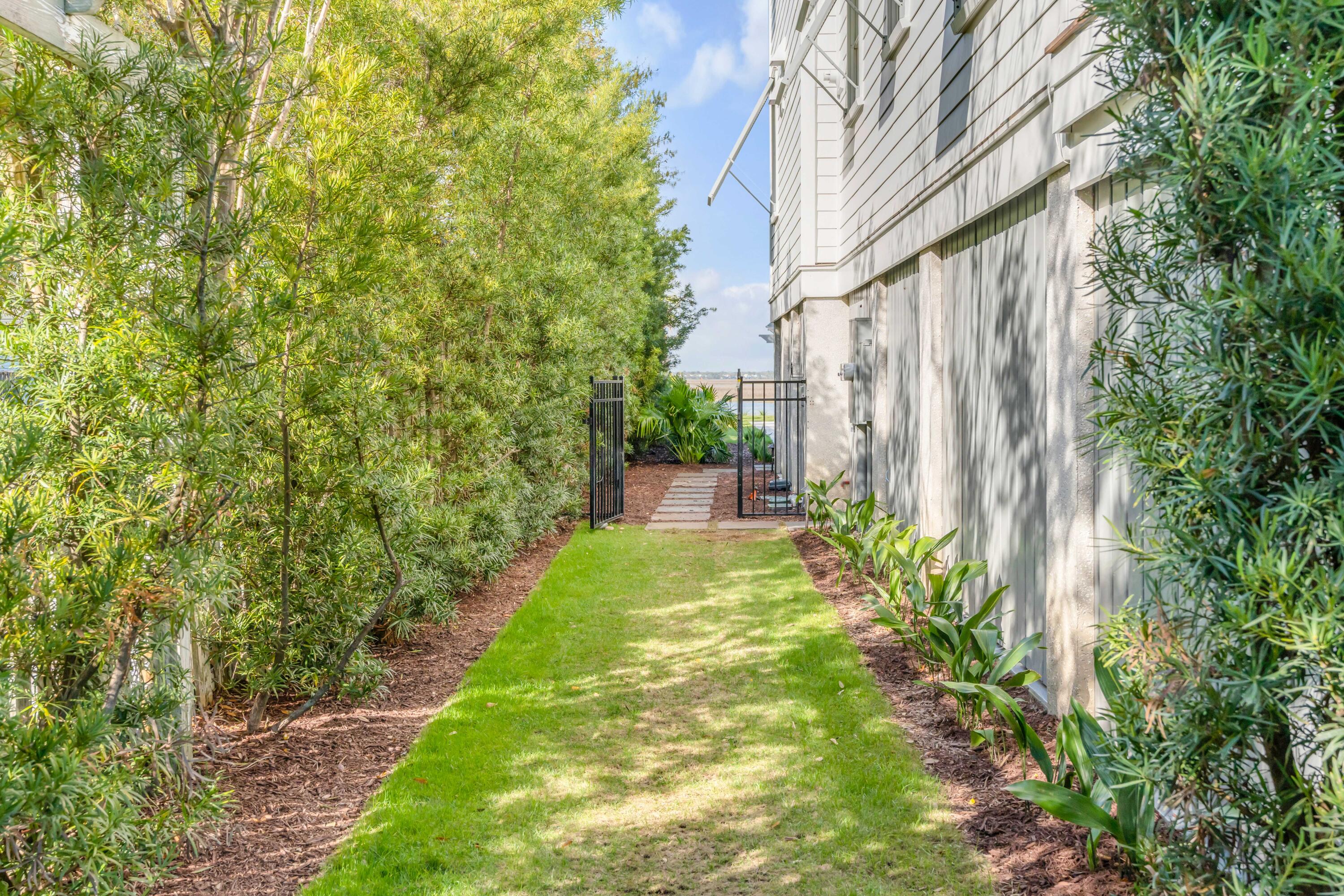 1420 Thompson Avenue