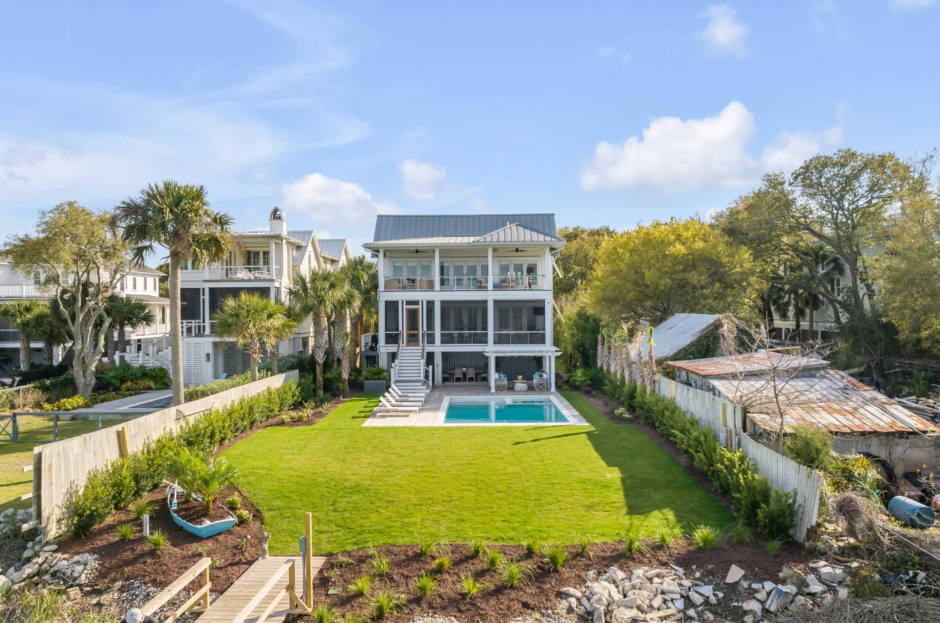 1420 Thompson Avenue