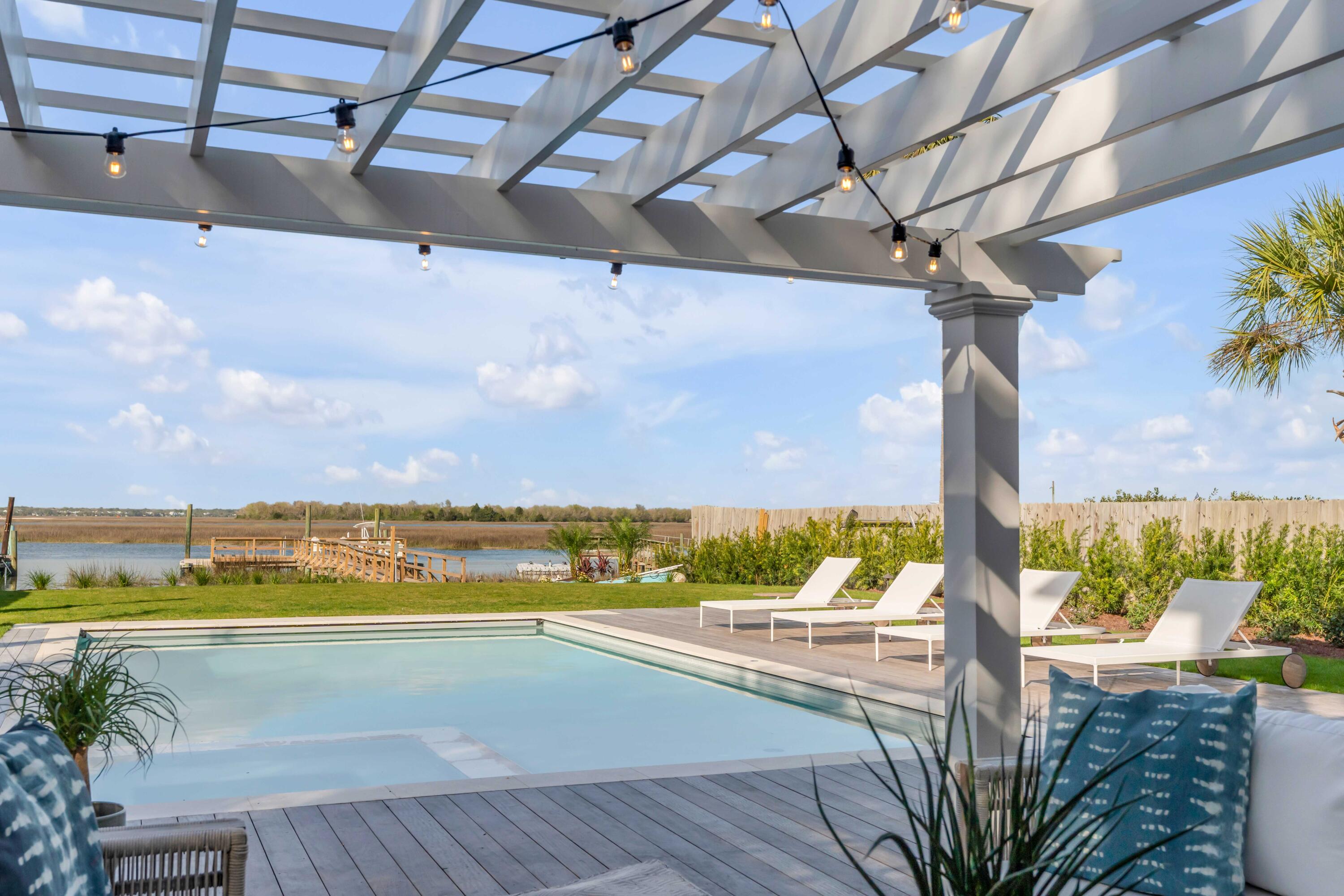 1420 Thompson Avenue